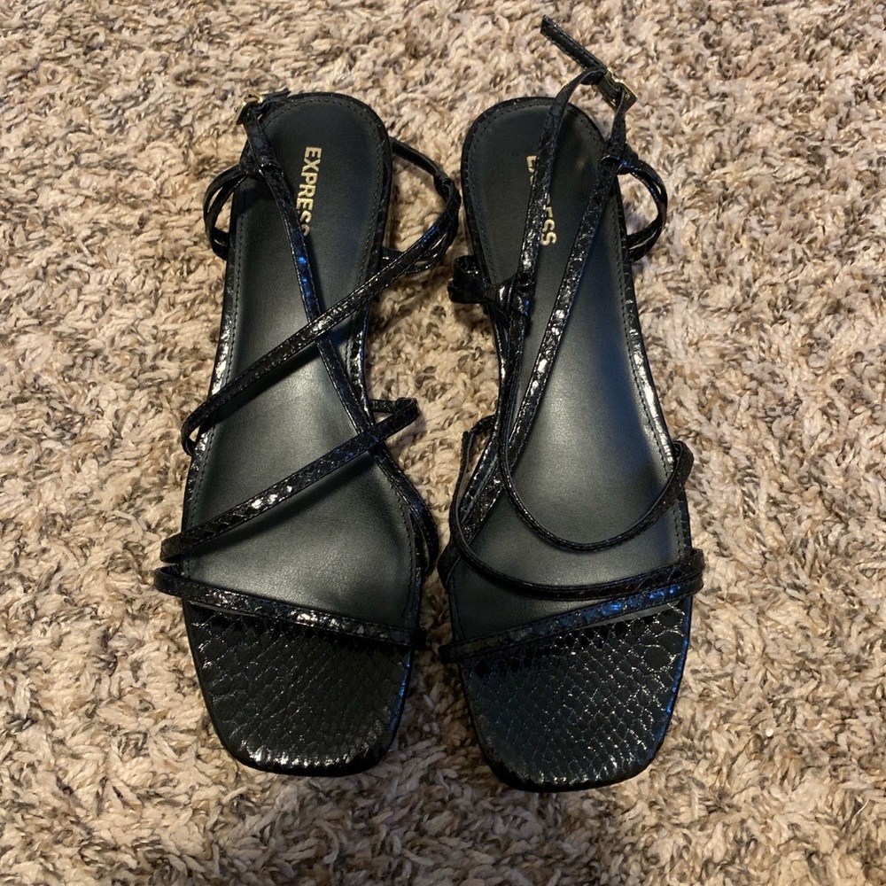 Express sandals